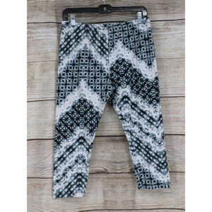 No Boundaries Womens Size Large (11-13) Zig Zag Cropped Leggings Black Gray